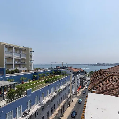Luxury Penthouse In Alecrim Lisboa
